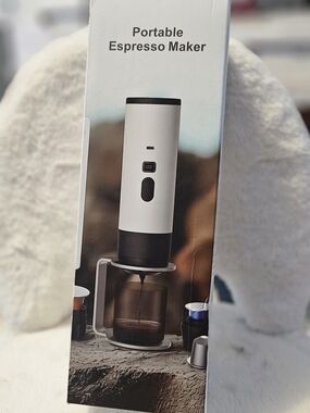 Portable Espresso Maker - White and Black